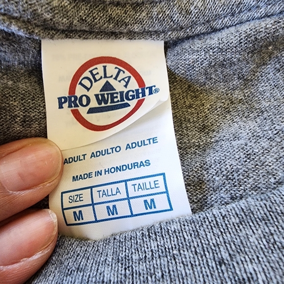 Delta hotdogs on a skateboard grafic Mens M t-shirt used good condition - Picture 2 of 4